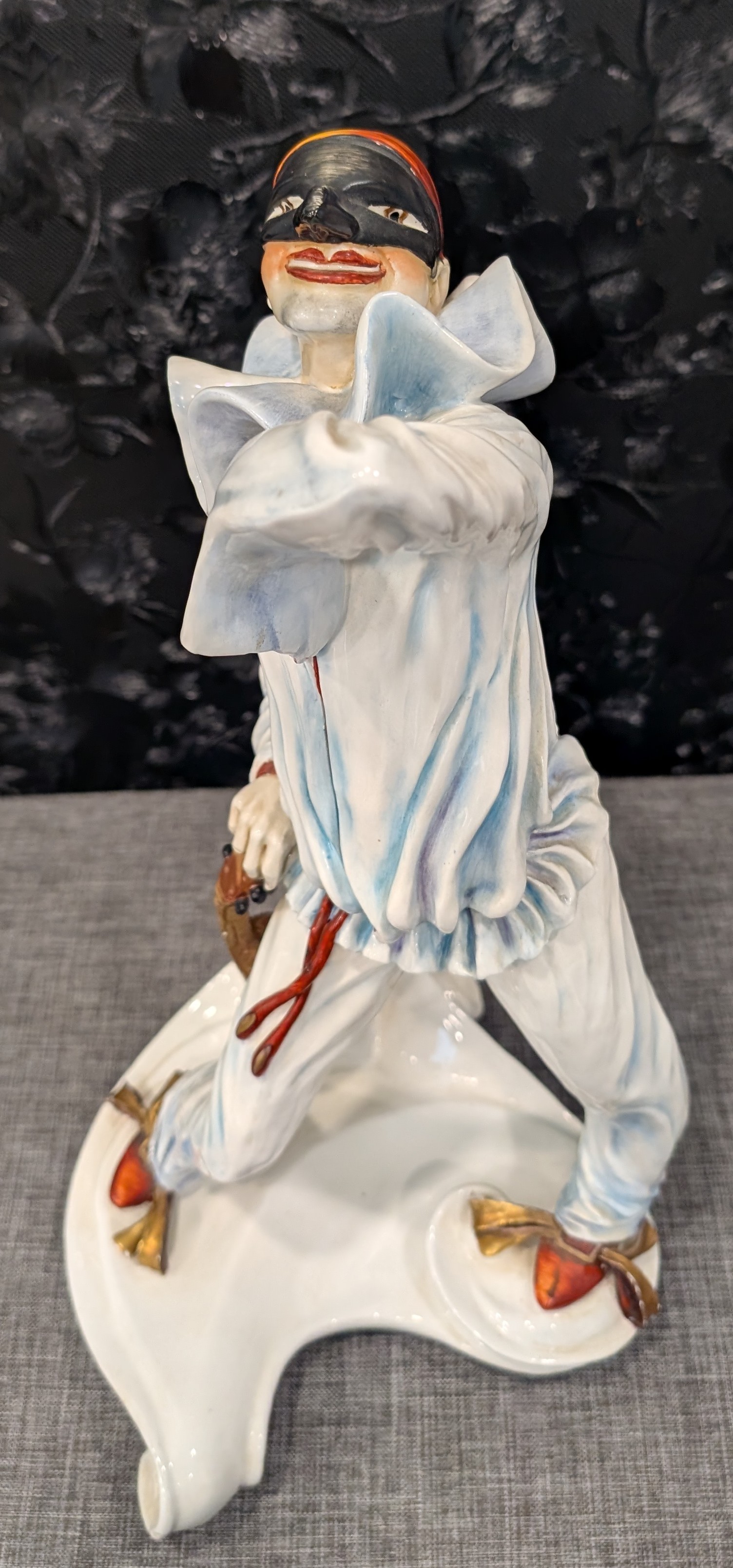 This is a large ceramic Harlequin figurine by Righetto Silvio for Cacciapuoti, created in the 1960s. 