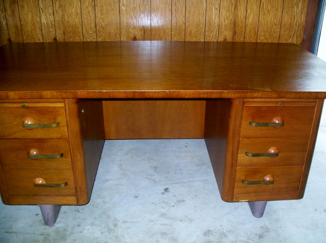 Stow And Davis Progressive Series Desk Antique Appraisal Instappraisal