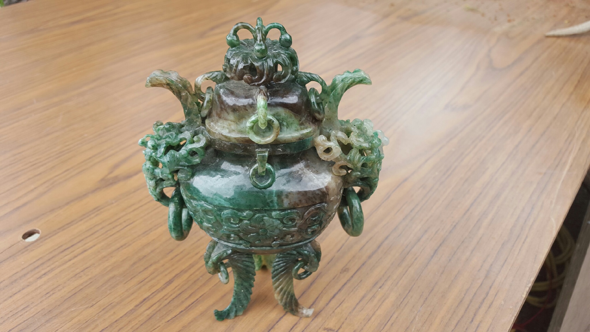 Jade Koro with cover suspending rings,branched pedestel