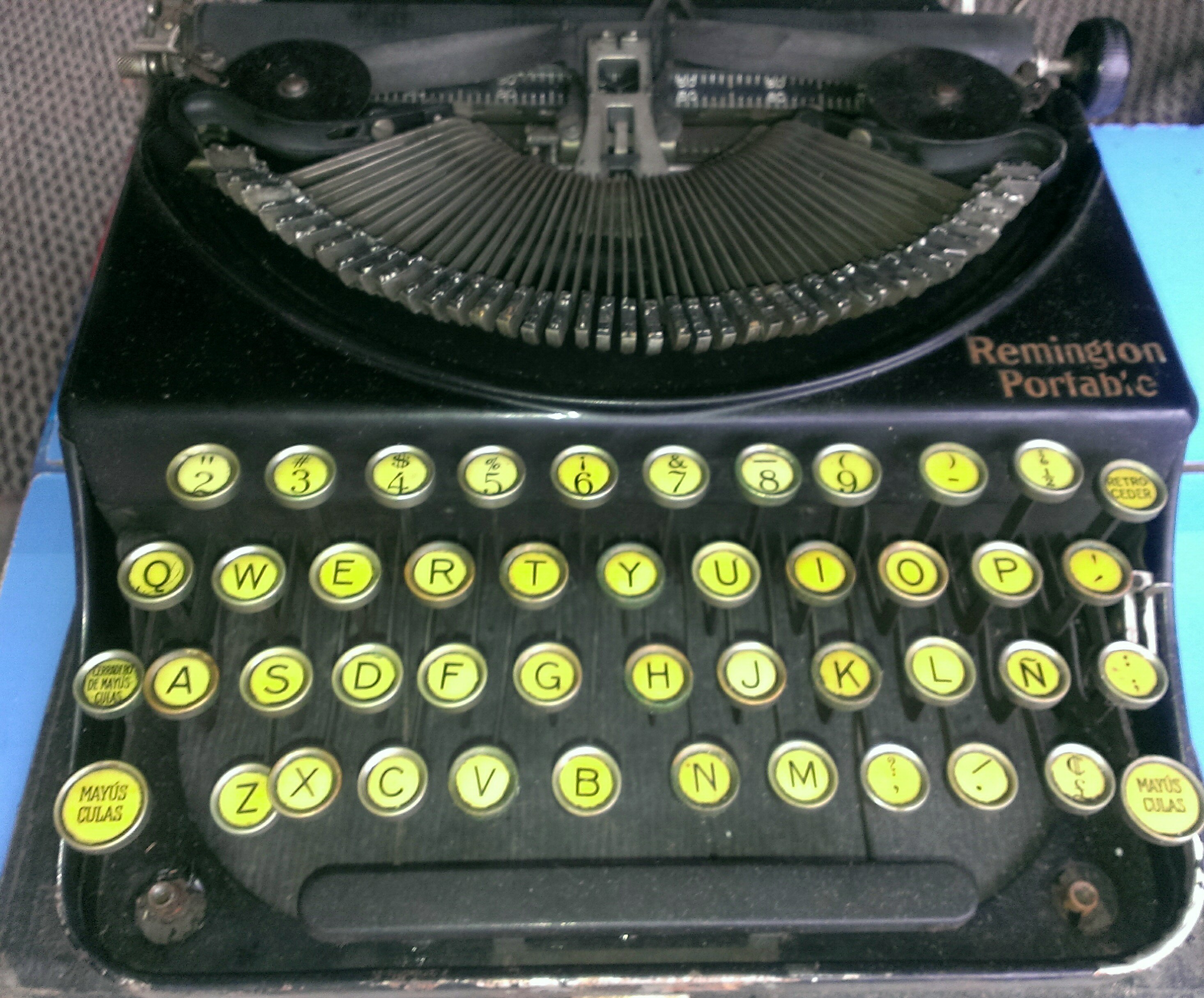 Remington portable typewriter,yellow spanish keys InstAppraisal