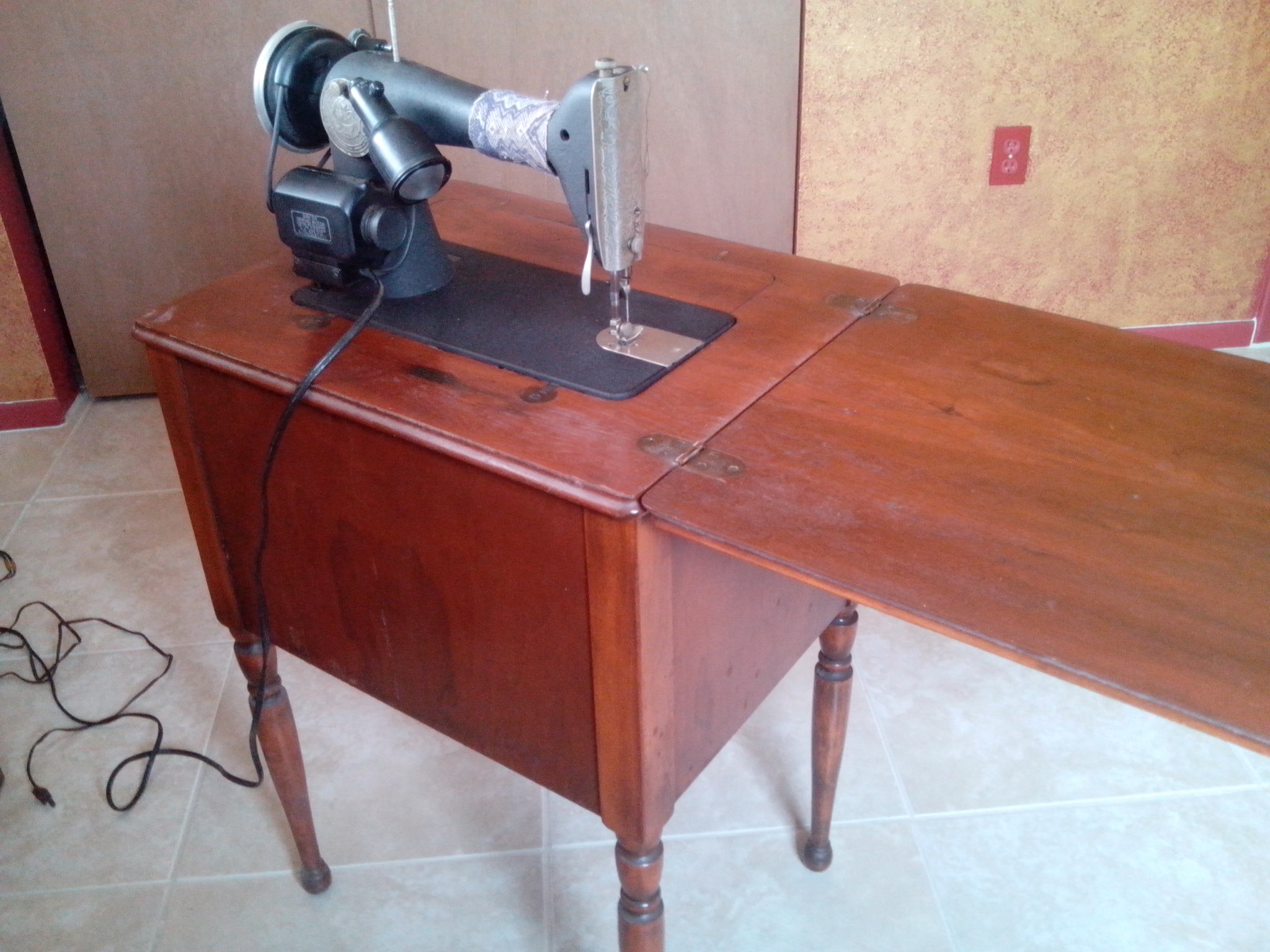 1945 Singer Sewing Machine | InstAppraisal