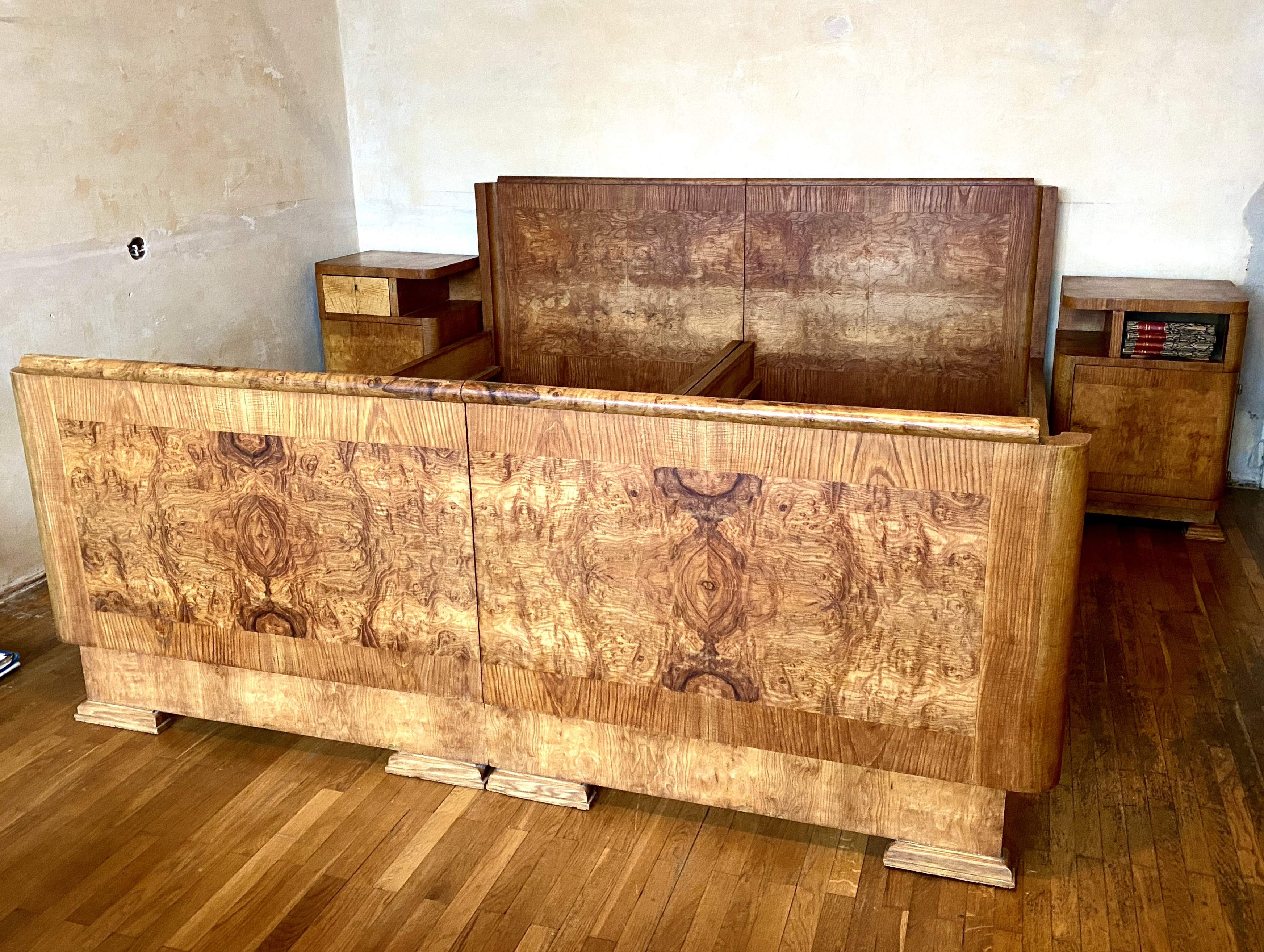 Art deco Bed and bedside tables