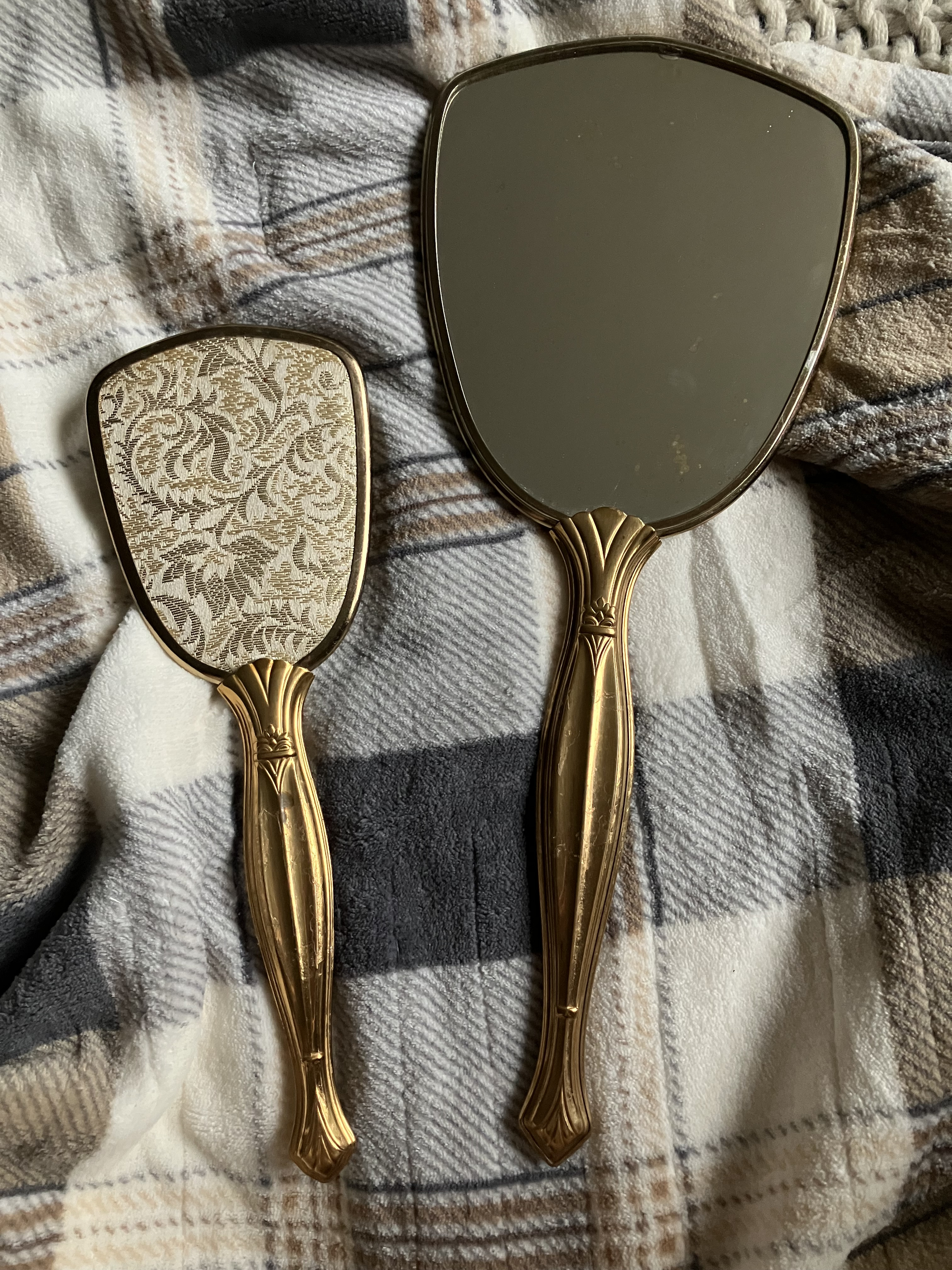 Hand mirror and Brush set