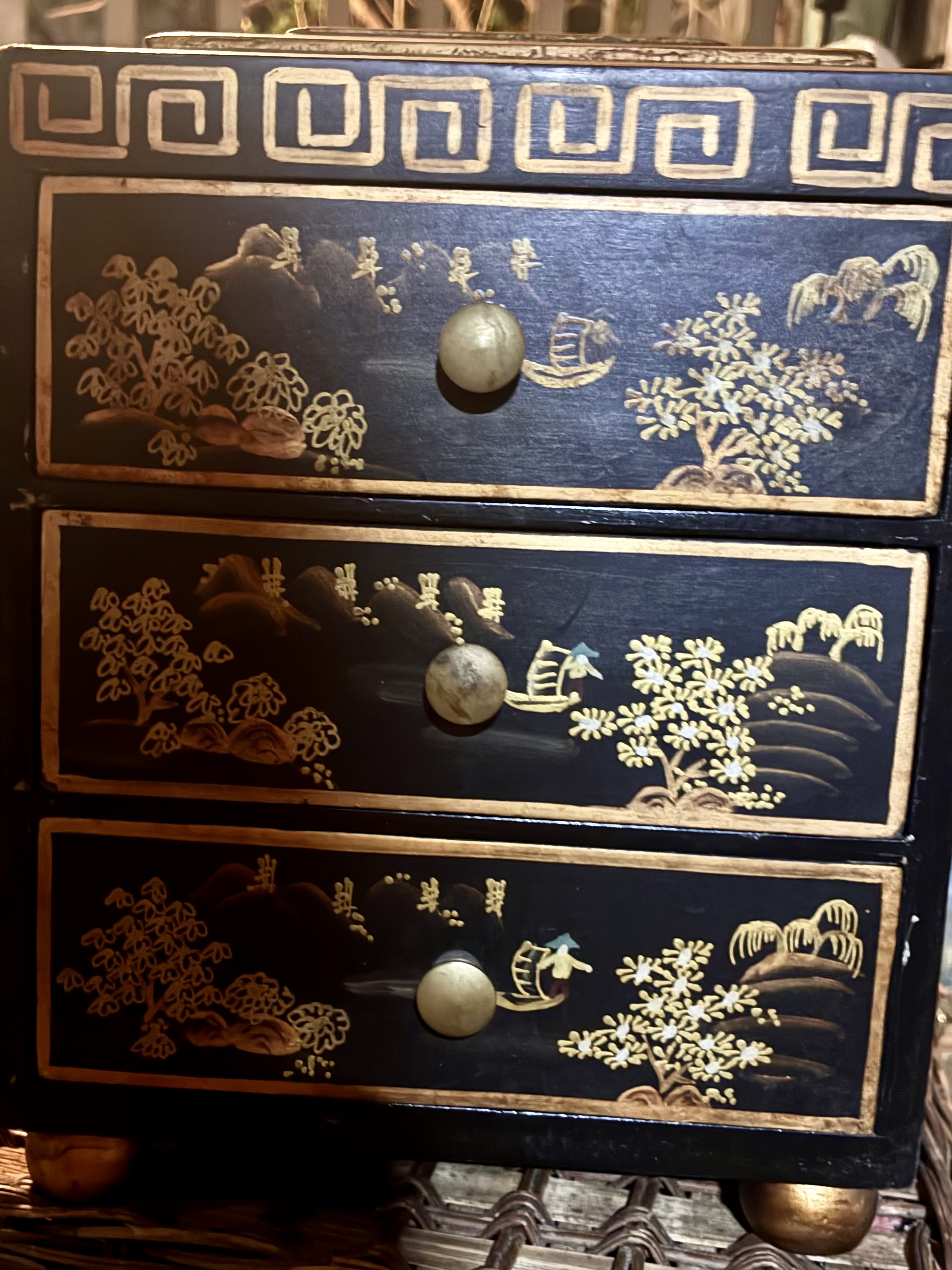 Chinoiserie mini 3 drawer chest, Table lamp. 