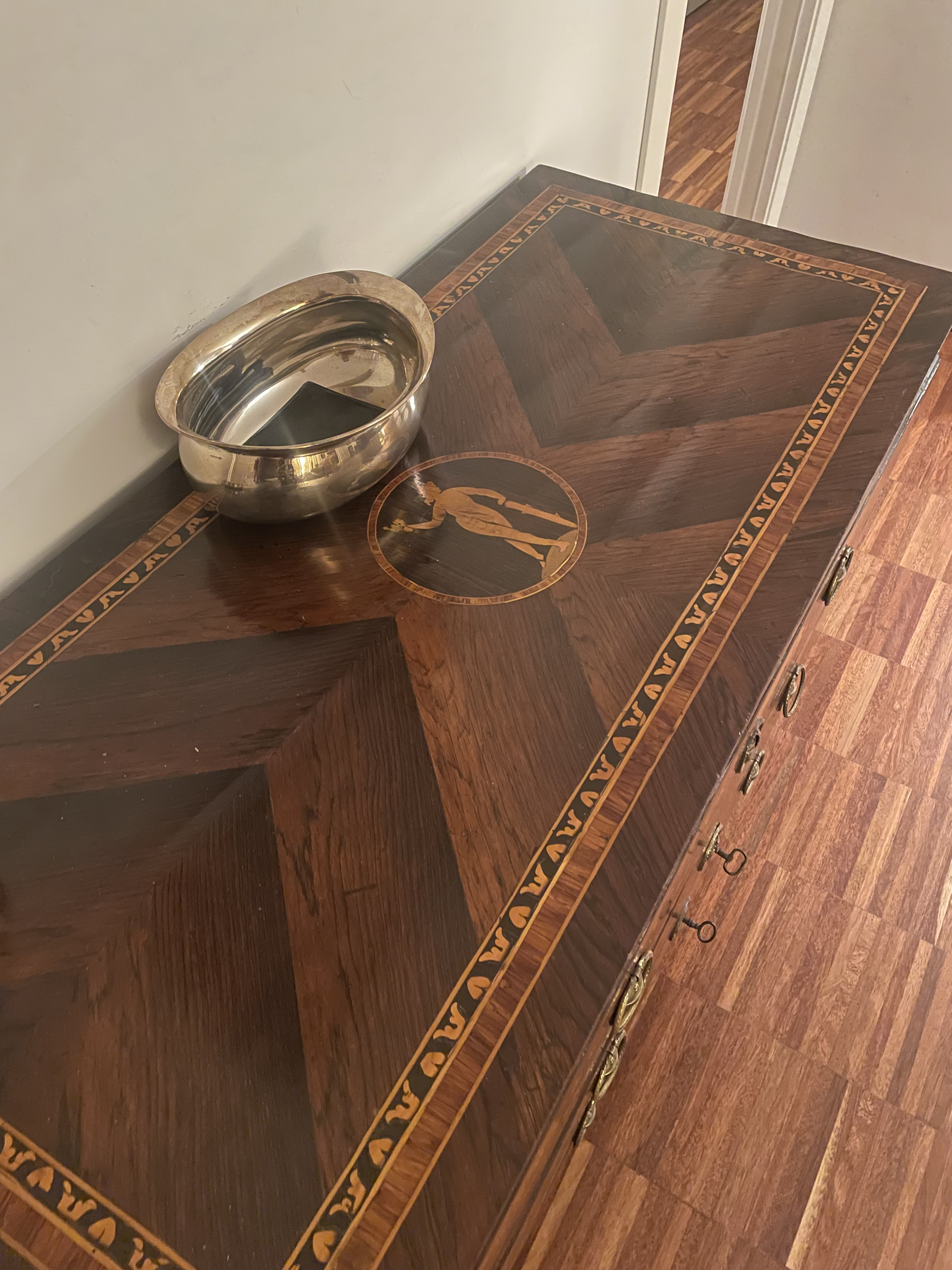 18th-century English inlaid chest of drawers with three drawers