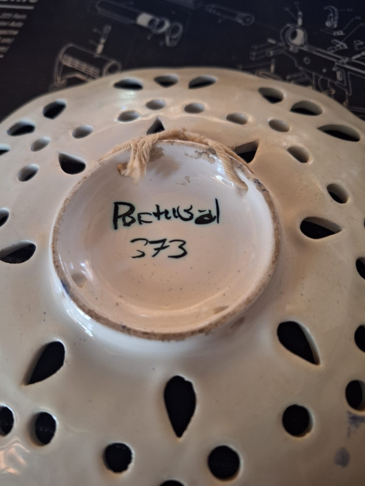 Hand-painted ceramic reticulated plate made in Alcobaça, Portugal, by Vestal. 