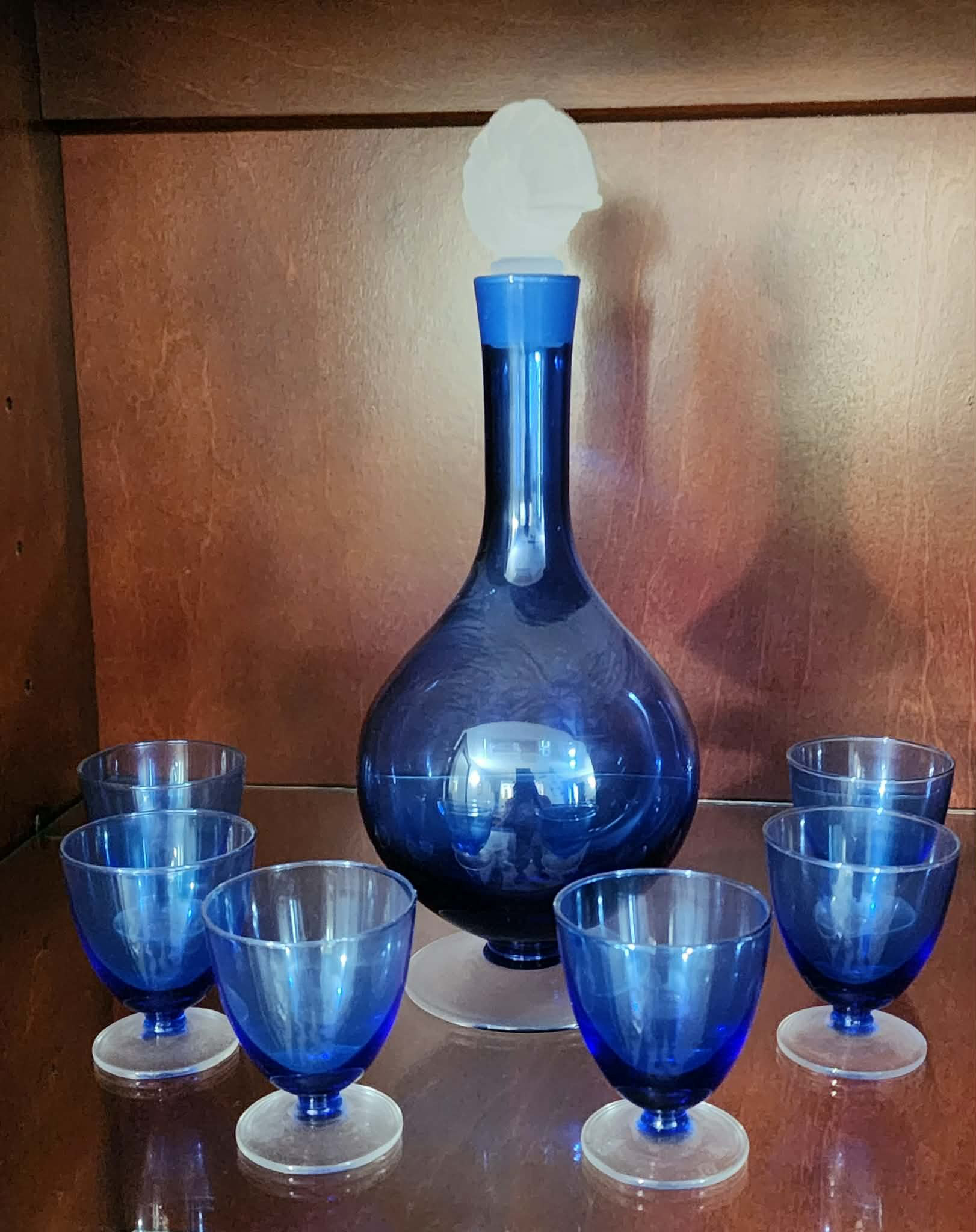 glass decanter and 6 glasses