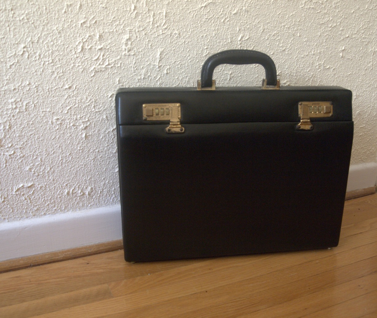 Vintage Men's Black Leather Hard Shell Brief/Attache Case With AMIIET