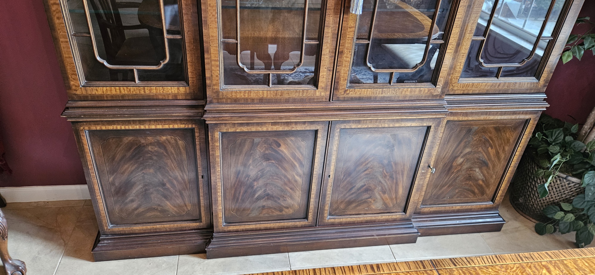 Drexel Herritage Heirloom Dining Room table, china cabinet and 8 chairs