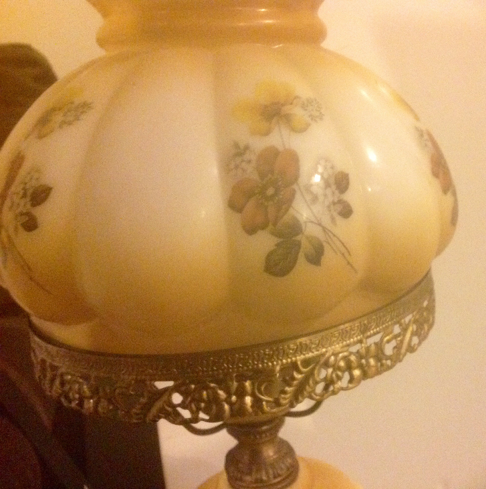 Antique Vintage Fenton gone With The Wind Hurricane Parlour Style Antique Vintage Fenton gone With The Wind Hurricane Parlour Style