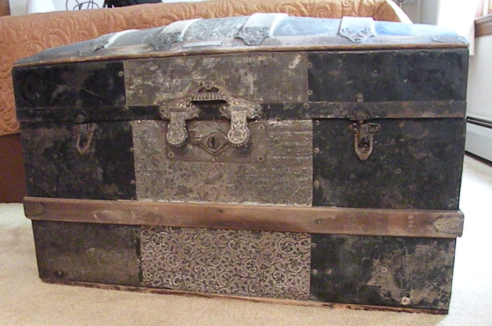 Need Info/Value on 1880s Humpback Trunk antique appraisal InstAppraisal