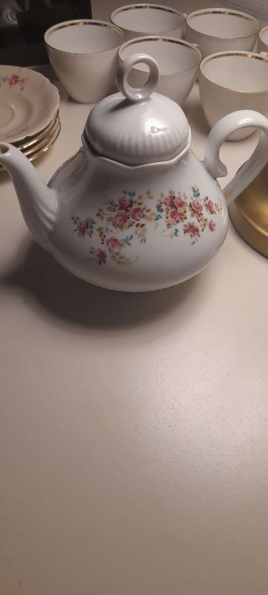 JLMENAU Porcelain Teapot