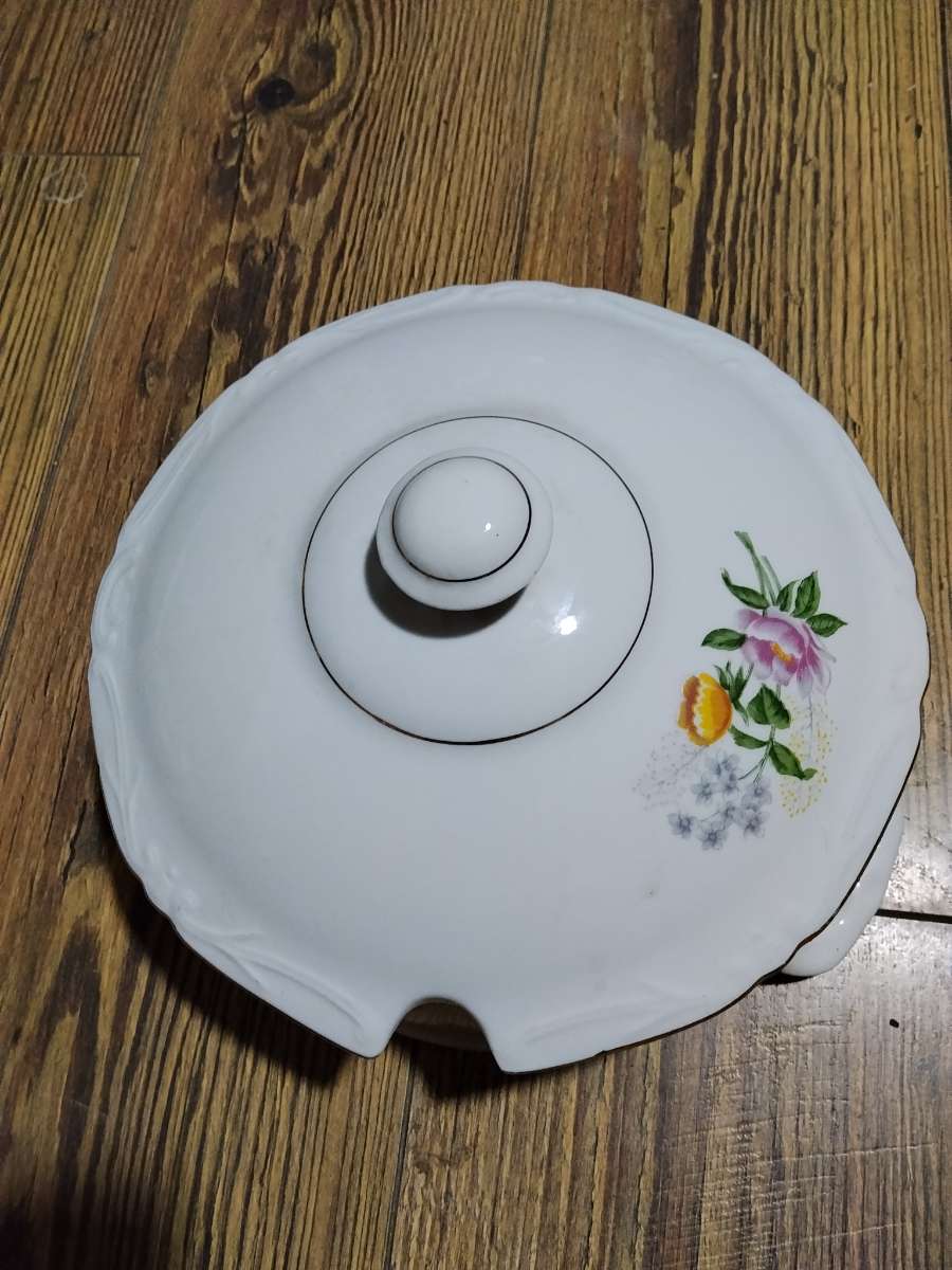 Decorative Porcelain Dish with Lid