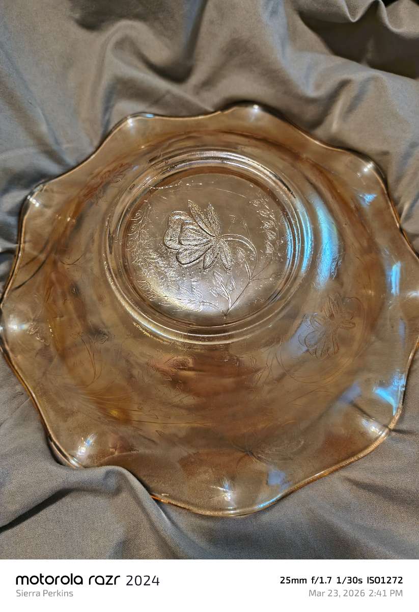 Decorative Glass Bowl — appraisal value $75 - $125