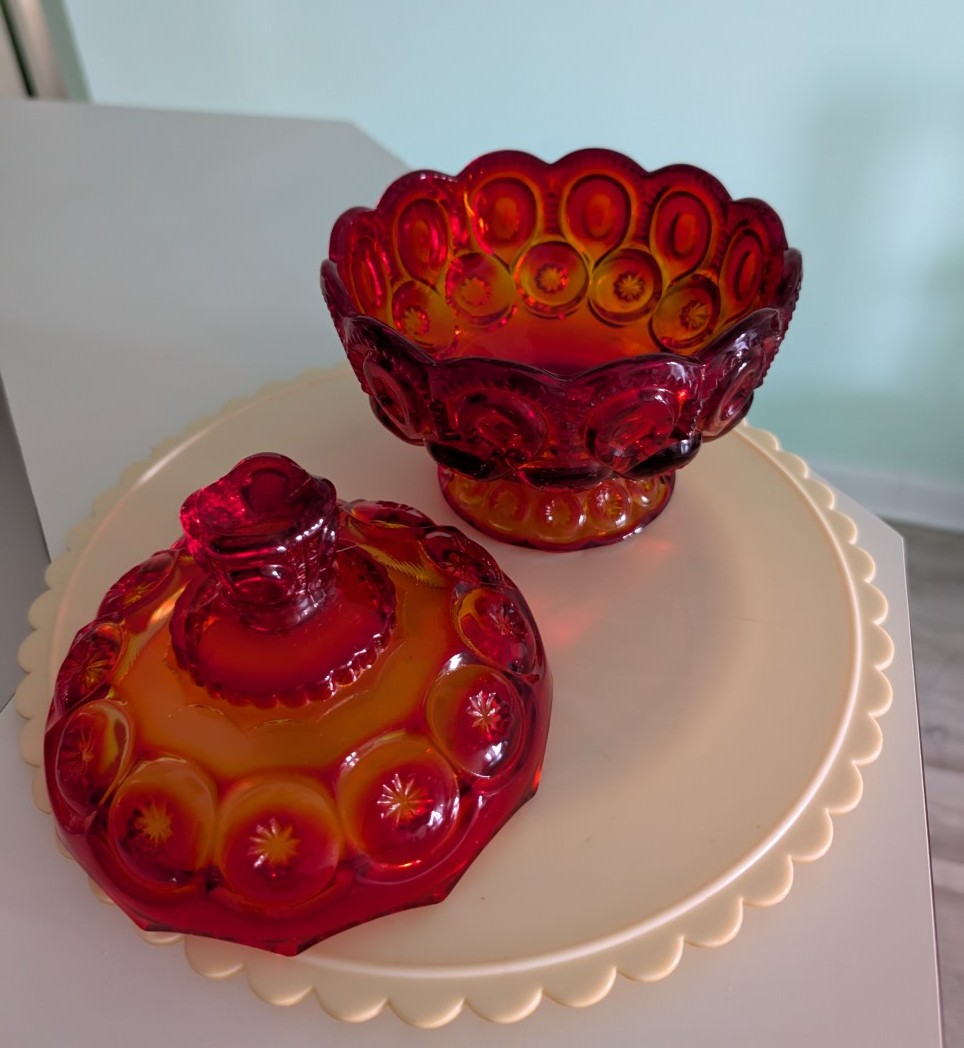 L.E. Smith Amberina Moon and Stars Covered Candy Dish