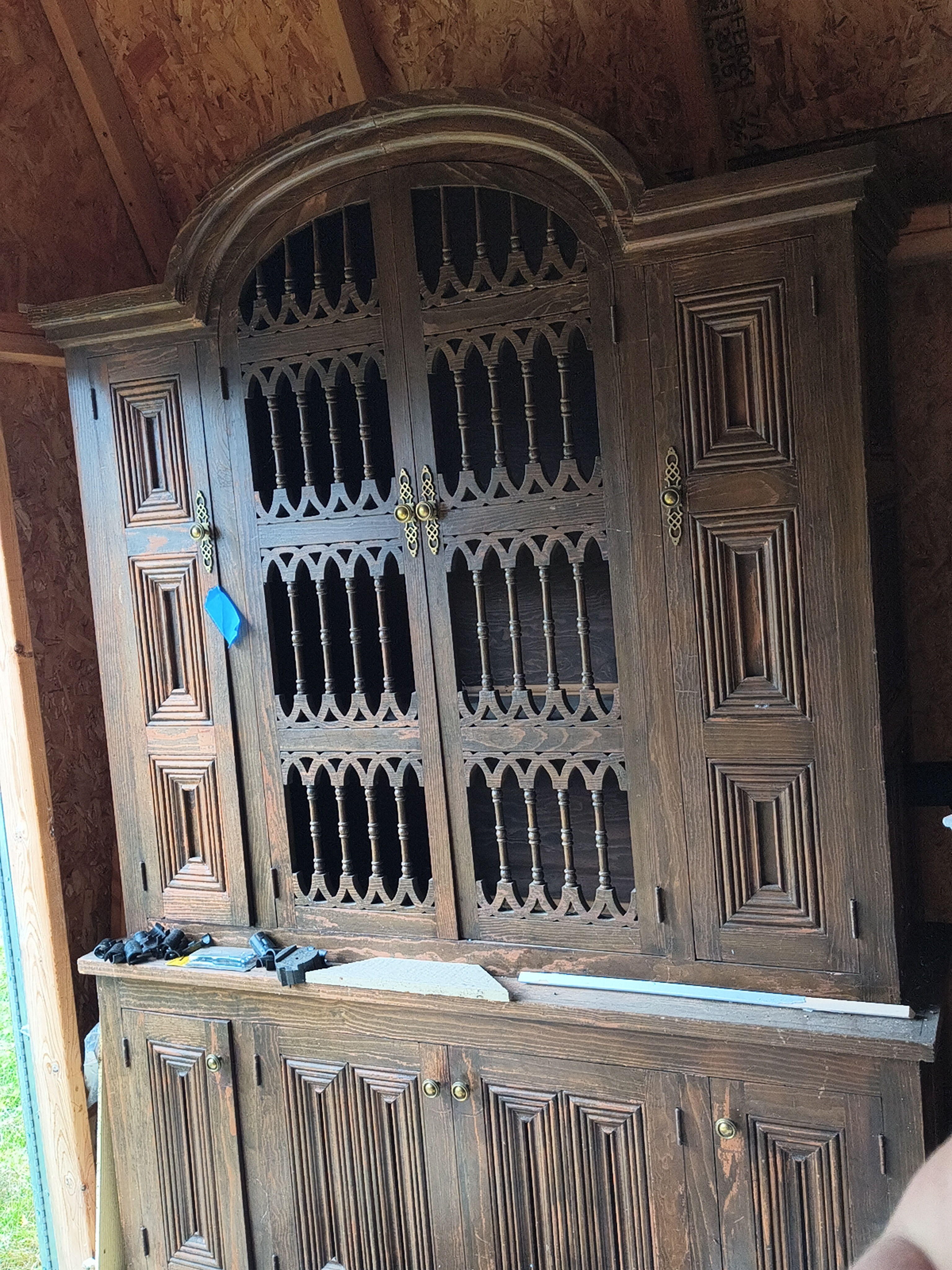 Antique Spanish revival Hut spindle oors