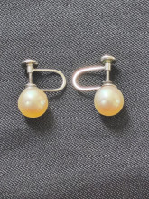 salt water pearl earrings