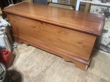 Lane cedar chest