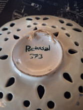 Hand-painted ceramic reticulated plate made in Alcobaça, Portugal, by Vestal. 