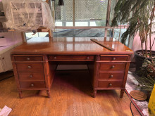 Vintage oak executive pedestal desk with turned legs, engraved flower, slides and draws 