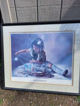 Isbaaloo Eetshiilehcheek (Sorting Her Beads)