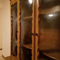 Hutch with bubble glass