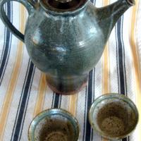 Zamantakis teapot, two cups