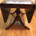 Drop leaf table
